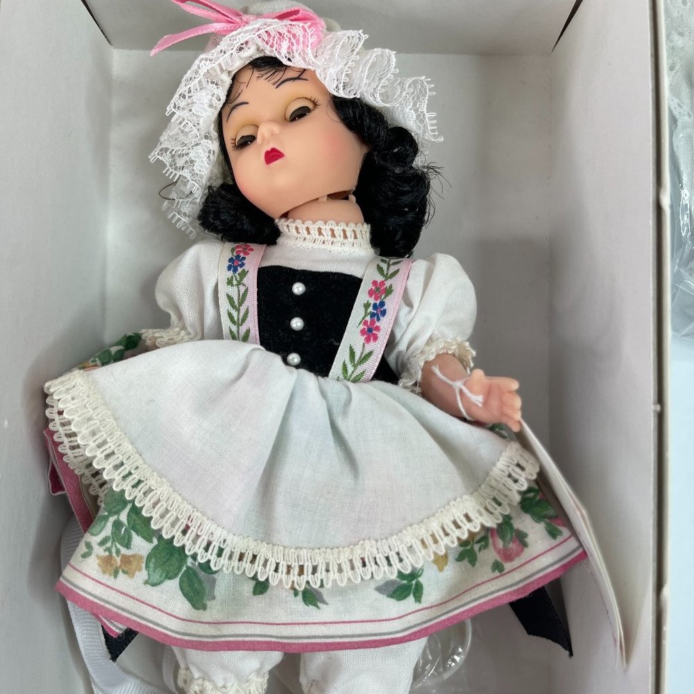 Madame Alexander 13500 Little Miss Muffet 8” Doll w/ Box & Papers